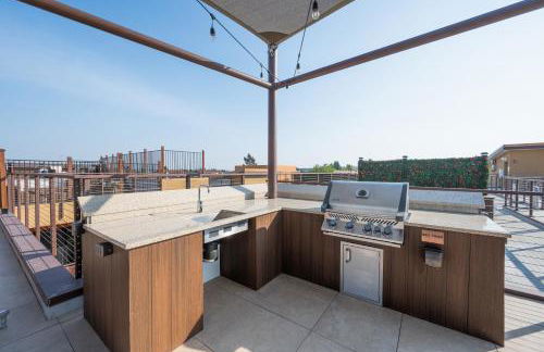 Elevator-Work Here-Gig WiFi-King Bed-Laundry in unit - Foto 50