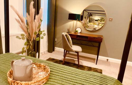 The Fifth Quarters, Grade II Listed Apartment, The Lace Market, NG1, City Centre, Nottingham, Sleeps 4 - Photo 10