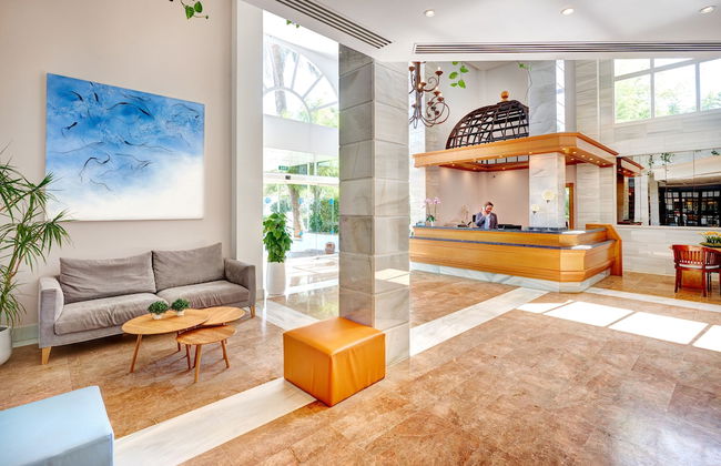 Grupotel Alcudia Suite - Photo 2