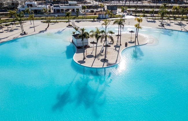 4 Bed Villa - Sleeps 8 - Pool - Garden - Parking - Foto 8