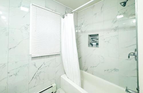 Lux Designer Home with Gaming Rm - Foto 17