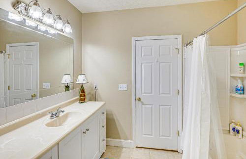 Remote Escape Lake Home with Dock in Sparta! - Foto 26