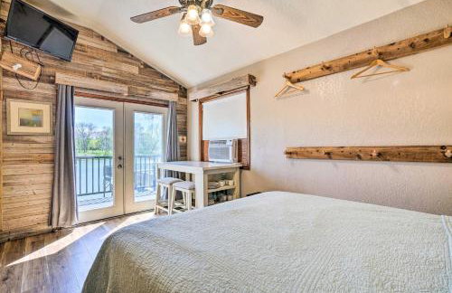 Guadalupe Riverfront Studio w/ Private Balcony - Foto 6