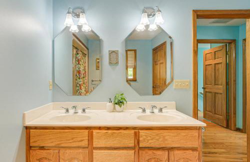 5 Mi to Lake Robinson: WFH-Friendly Home w/ Pool - Photo 21