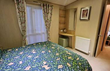 Fawn Lodge, Kelling Heath - Woodland Setting and Pets Welcome - Photo 20