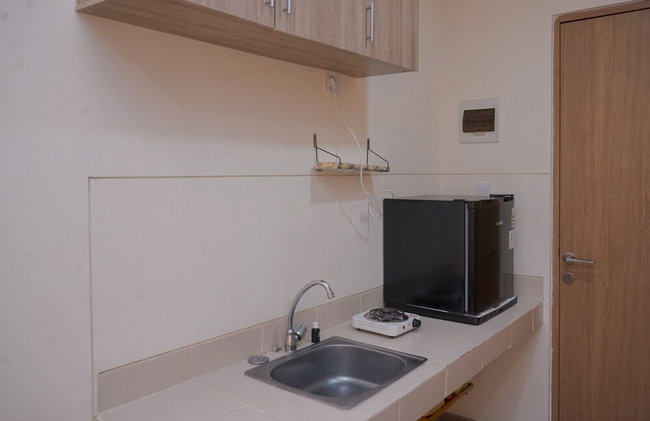 Convenient Studio Apartment At B Residence - Foto 8