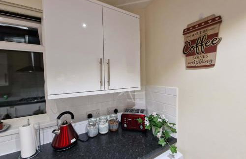 4 bed rooms 5 double beds holidays house near train station - Foto 18