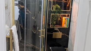 Luxury Santorini Boutique Suite with a Mediterranean Soul - 15m to Heathrow Windsor Ascot Legoland with Free Parking - Foto 3