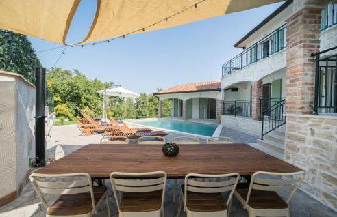 Awesome Home In Crklada With Wifi - Photo 2