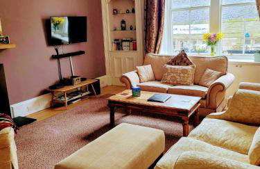 Huge 4 Bed Apt - Perfect Base to Explore The Borders - Foto 1