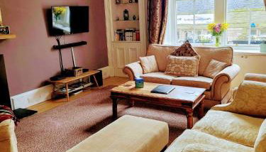 Huge 4 Bed Apt - Perfect Base to Explore The Borders - Foto 1