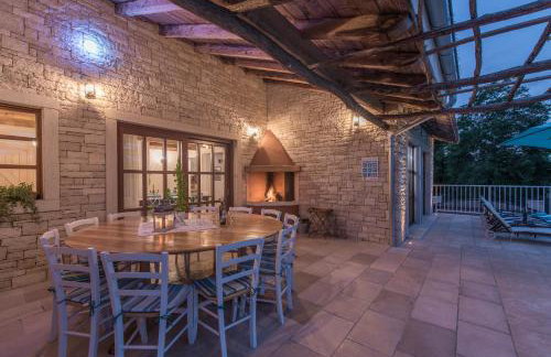 Family Villa Lipica with private pool and jacuzzi - Photo 10