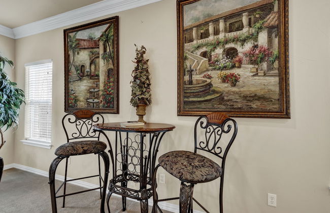 The Elizabeth Haus Upper Suite - Photo 4