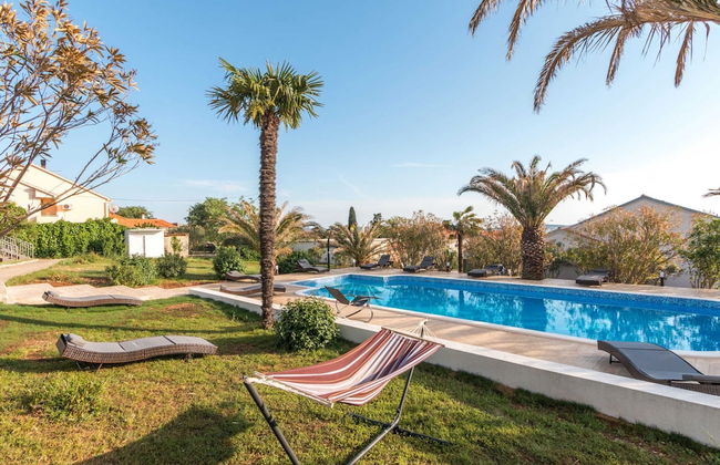 Modern Holiday Home With Pool - Foto 17