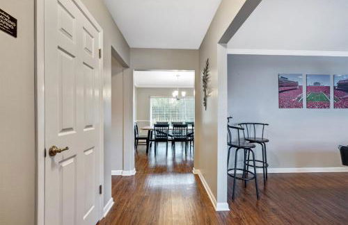 Exquisite Retreat with Heated Pool for 14 Guests, Pool Table Paradise! - Foto 21