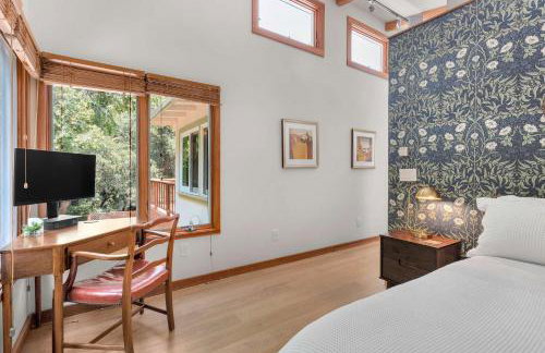 Serene Retreat with Hot Tub - Fire Pit - Deck - Foto 23