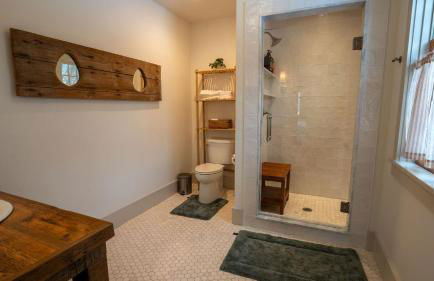 52-Acre Berkshires Farmhouse • Fire Pit Outdoor Dining Trails Copper Kettle Farm by AvantStay - Foto 23