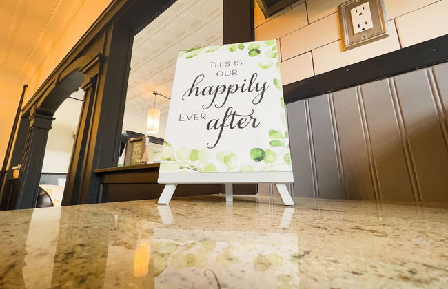 The Pub with Private Yard & Parking, Near the Falls & Casino by Niagara Hospitality - Foto 25