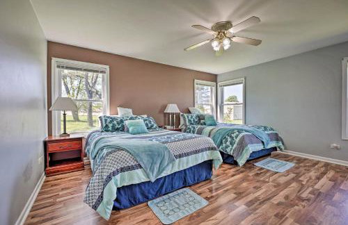 3 Mi to Lake Michigan Access Sawyer Home with Patio - Foto 16