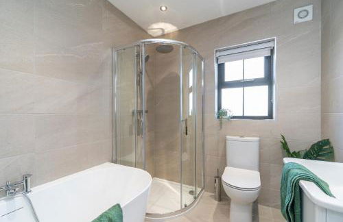 Modern Entire Home steps from the Train Station - Foto 11