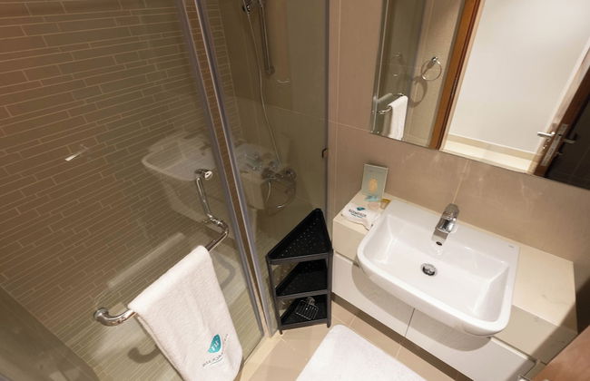 Bloomfields Premium STU Canal View - Photo 8