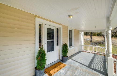 3 and Picturesque Acres! Historic Lexington Farmhouse - Foto 26