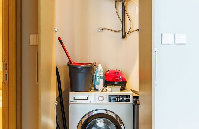 Fancy Apartment With Mesmerizing Canal Views - Photo 33