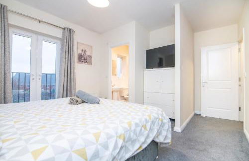 5 bed house with free parking in quiet location - Photo 12