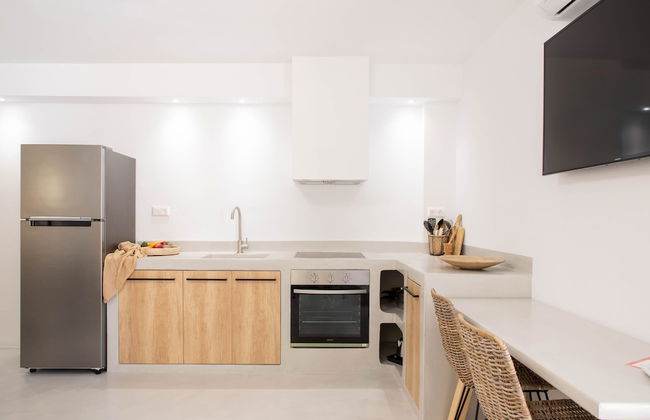 Pebble Luxury Suite by the Sea - Photo 9