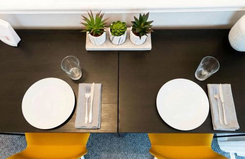 Modern 3 Bedroom Home with Parking in Southend - Foto 20