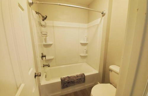 Modern Designer Townhouse 2Br Ideal for Long Stays! - Foto 21