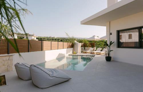 Emerald Harmony Villa with Private Pool & Jacuzzi - Photo 2