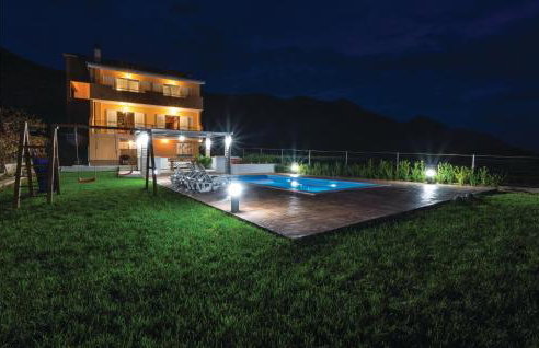 Three-Bedroom Apartment In Donja Ostrvica - Photo 17