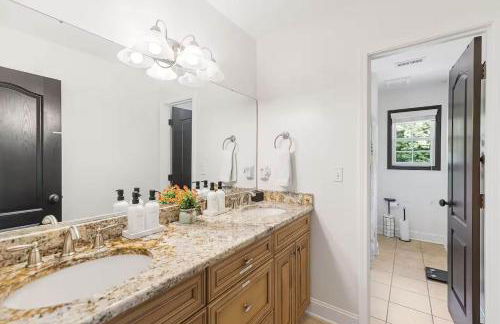 Spacious 6 Bedroom Home with a Heated Salt Water Pool, Theater & Game Room - Foto 43