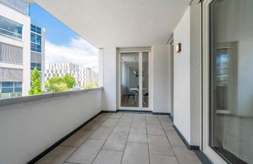 EXQUIS 2BR Design Apartment LOUIS I Parking I Balcony I Mercedes-Benz I Family-friendly - Foto 19