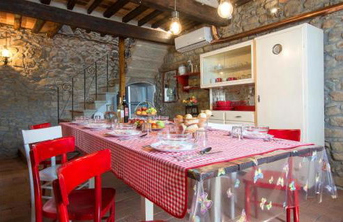 3 Bedroom Amazing Apartment In Benabbio - Foto 11