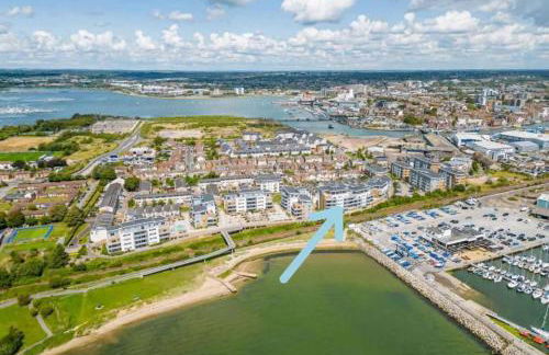 Ocean Breeze - Stunning Harbour Views from Private Balcony - Photo 21