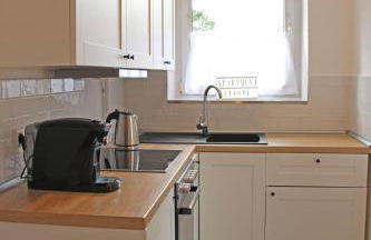 Moderne 1-Zimmer Wohnung mit Terasse, Küche, Bad mit Dusche, TV & WIFI - Photo 7