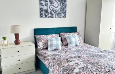 Cozy Family House 10 min from Manchester Airport - Photo 22