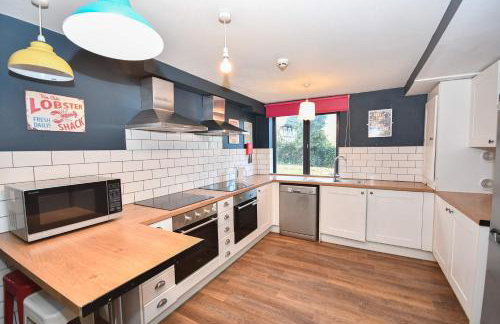 Spacious 7 Bedroom Budget Apartment in Headingley - Photo 3