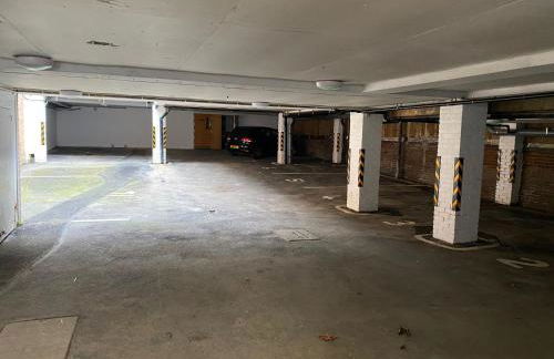 The Hughenden Home - Spacious 2BR Duplex with 2 Bathrooms & Free Secure Underground Parking in Central High Wycombe HP13, Sleeps 7 - Foto 14