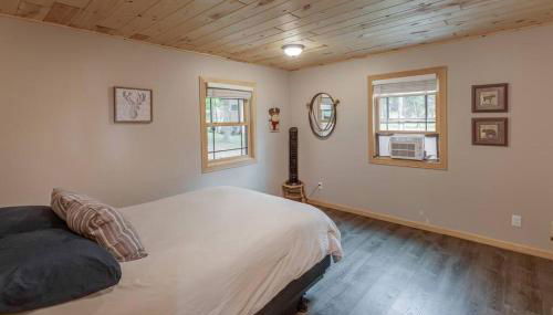 Cozy Home, Hot Tub, Dock, Kayaks, Swimming & More! - Photo 5