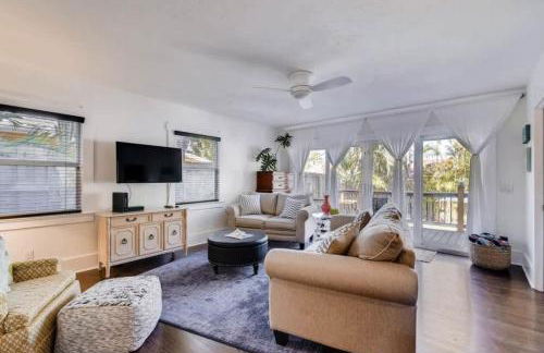 The Periwinkle House - Bask Poolside at this Sunlit West Palm Retreat - Foto 18