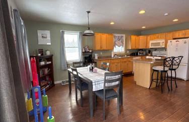 Private 2 Bedroom Lofted Garage Getaway - Foto 21