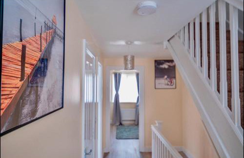 Cosy Home-Sleeps 5- Private Garden- Free Parking - Foto 11