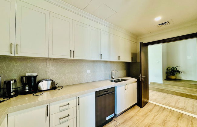 Venduras - Spacious 4BR Villa in La Mer - Photo 8