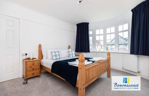 MUDEFORD ESCAPE by BOURNECOAST - A Chalet Bungalow with a Garden - Ideal for Family Getaways - HB9600 - Foto 5