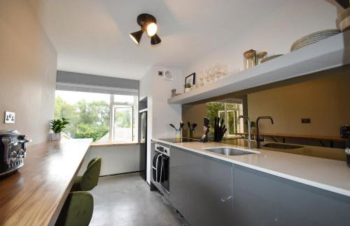 Modern Apartment Central Woodstock with Parking - Foto 6