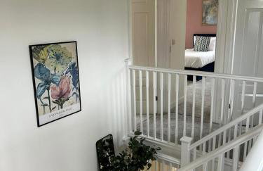 Beautiful 4-Bedroom Home for Groups & Families - Foto 11