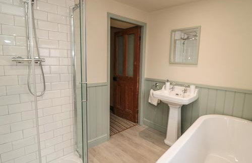 Eskside Cottage - Photo 12